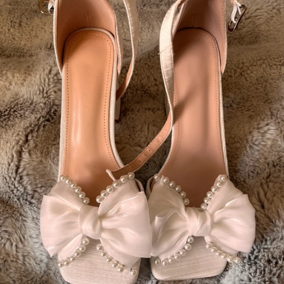SHEIN White Pearl Bow Heels - Picture 1 of 2